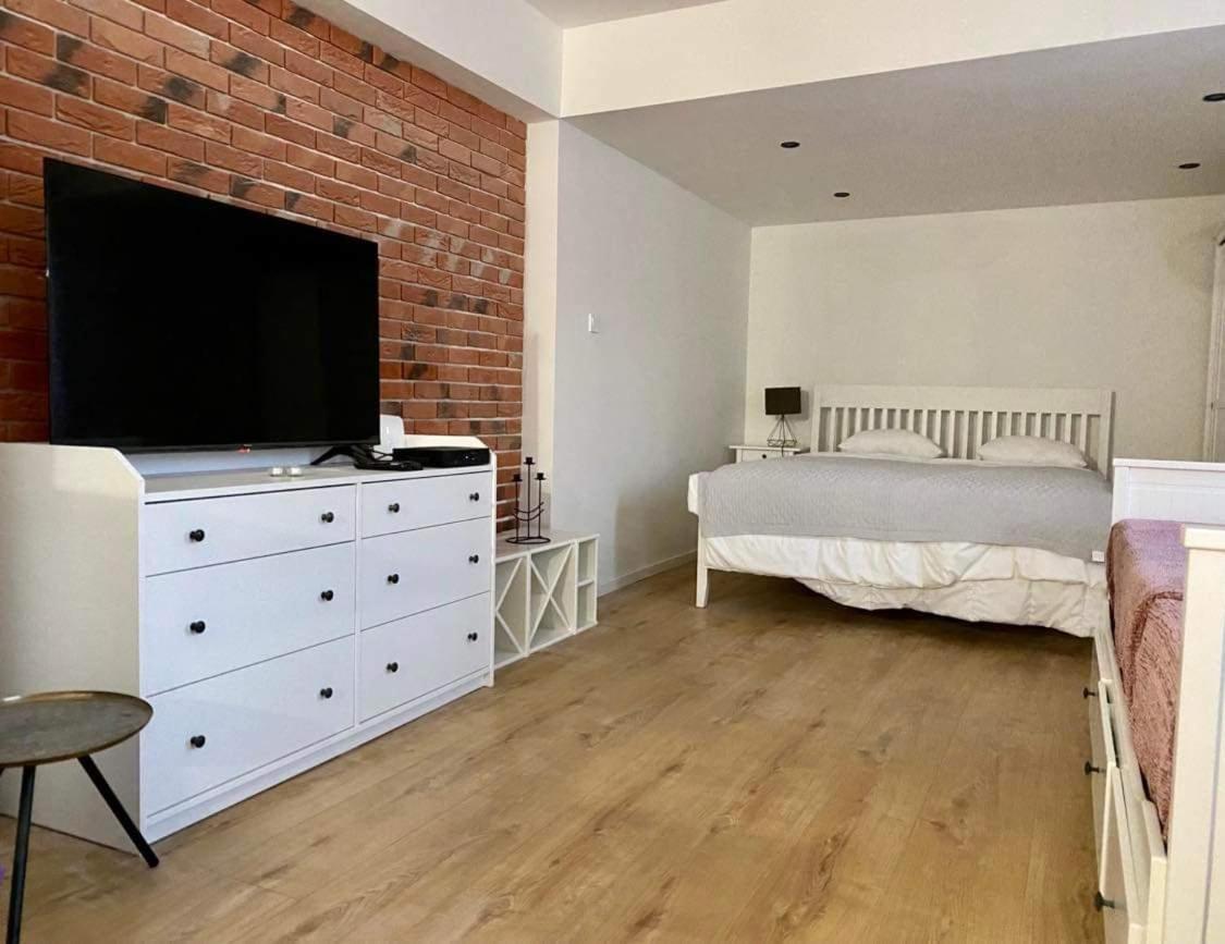 Brick Apartment Жилина Экстерьер фото